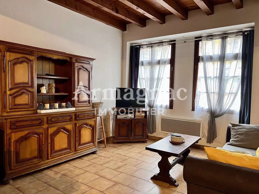 Maison à VIC-FEZENSAC