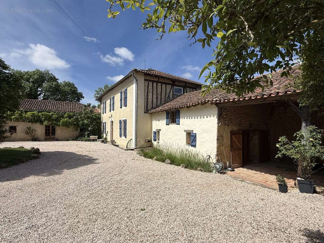 Maison à SEISSAN
