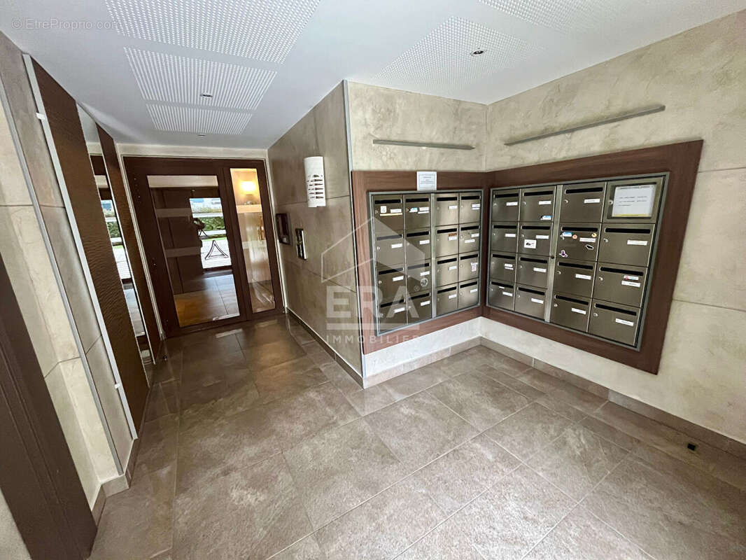 Appartement à LES CLAYES-SOUS-BOIS