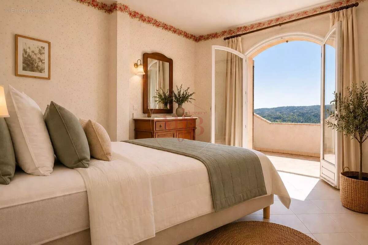 Maison à ROQUEBRUNE-SUR-ARGENS