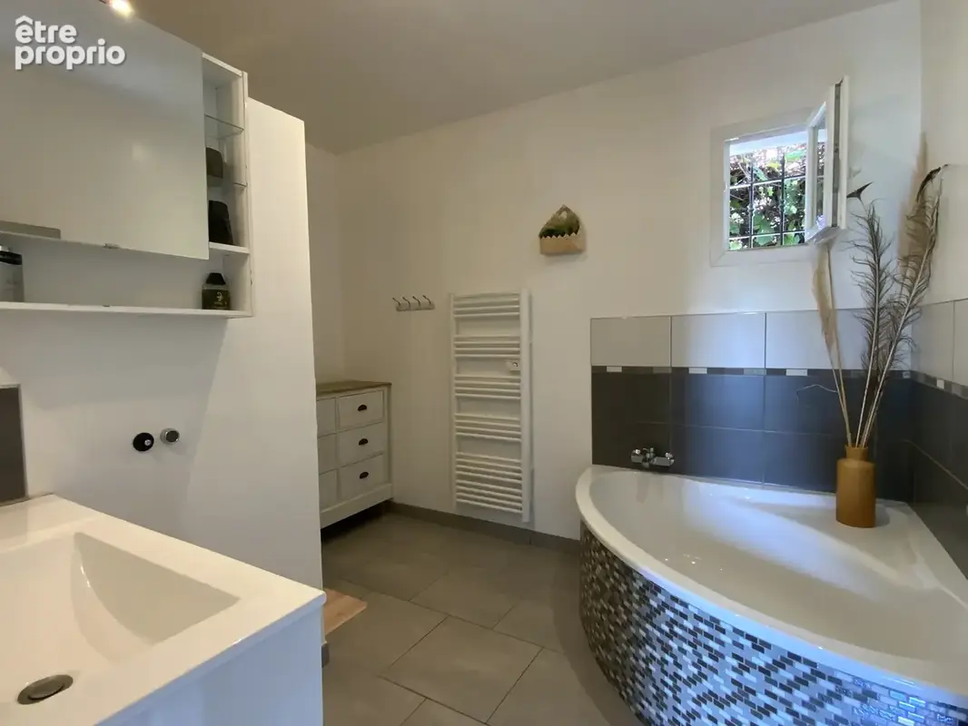 Maison de plain pied de 148 m2 avec piscine et T2 indépendant sur terrain de 1000 m2. - photo 18