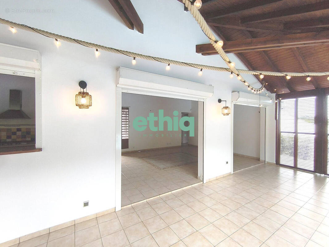 Maison à PETIT-BOURG