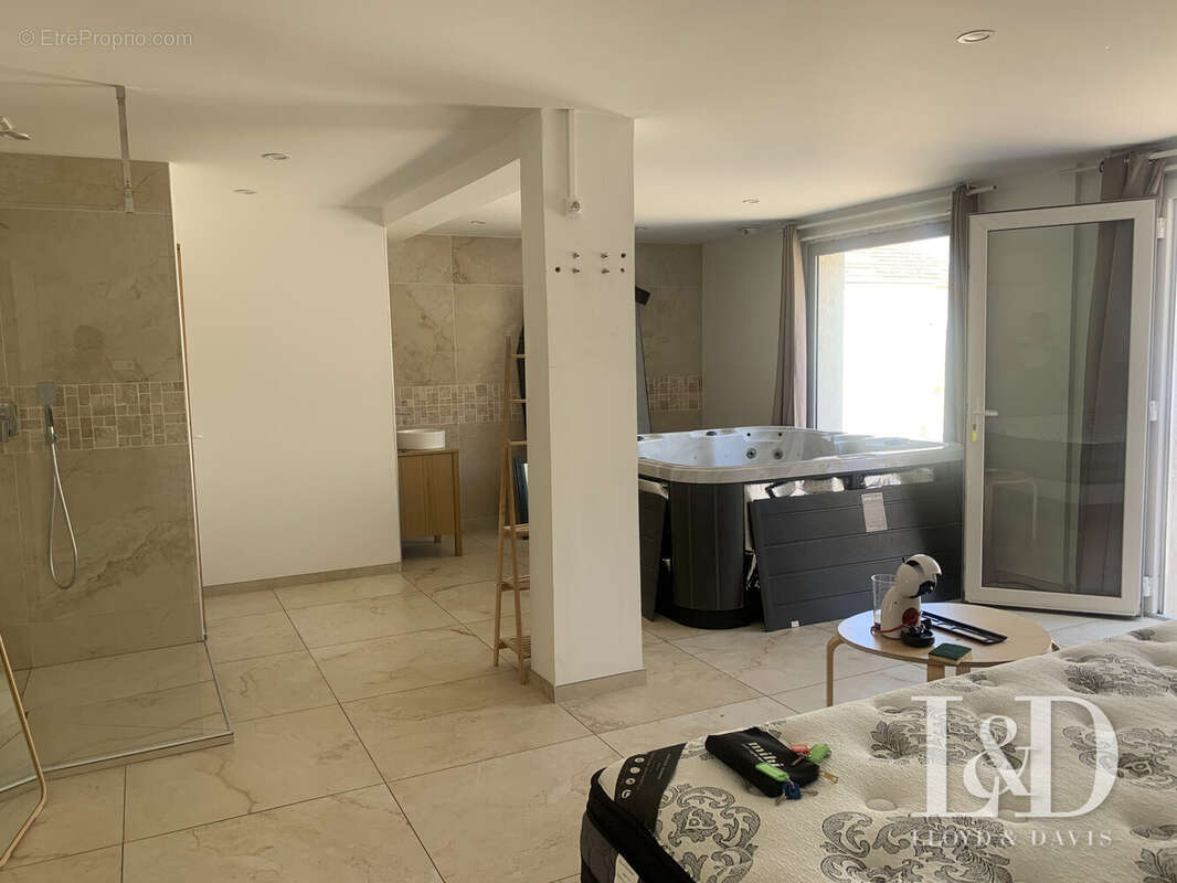 Commerce à MARSEILLE-11E