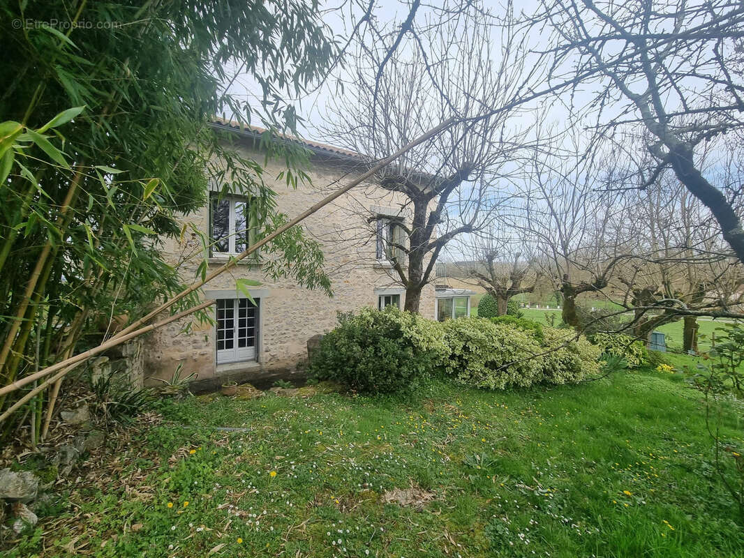 Maison à LAPENCHE