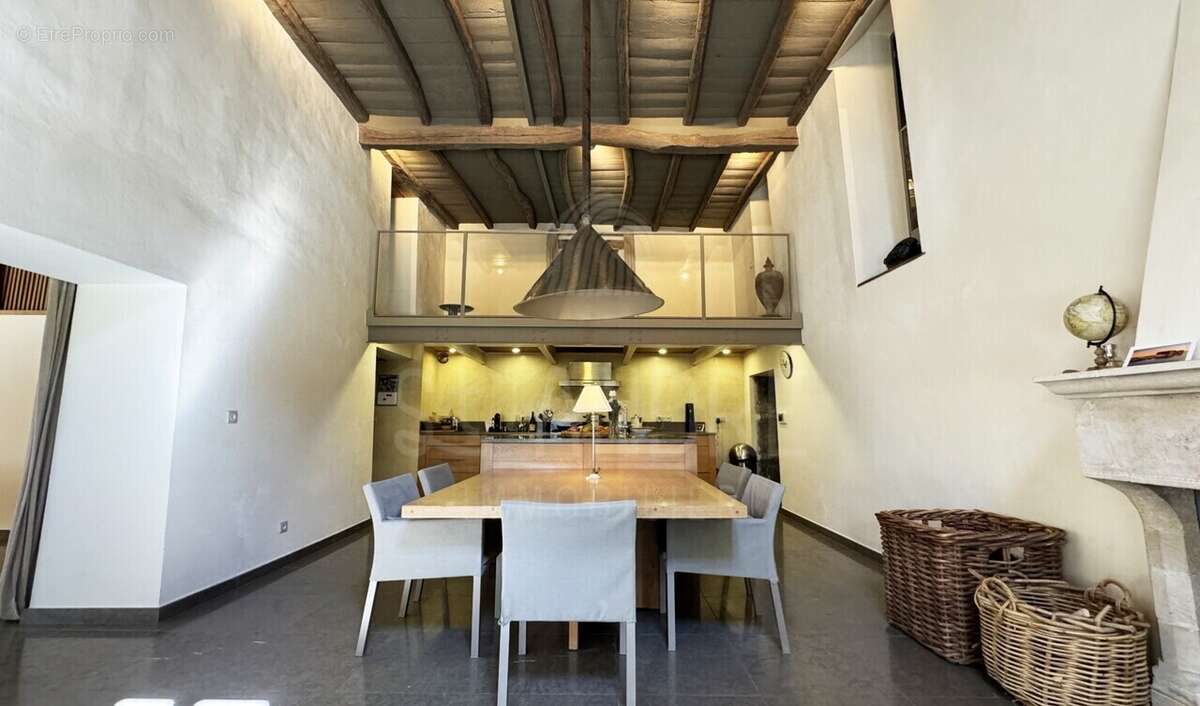 Maison à CHARNECLES