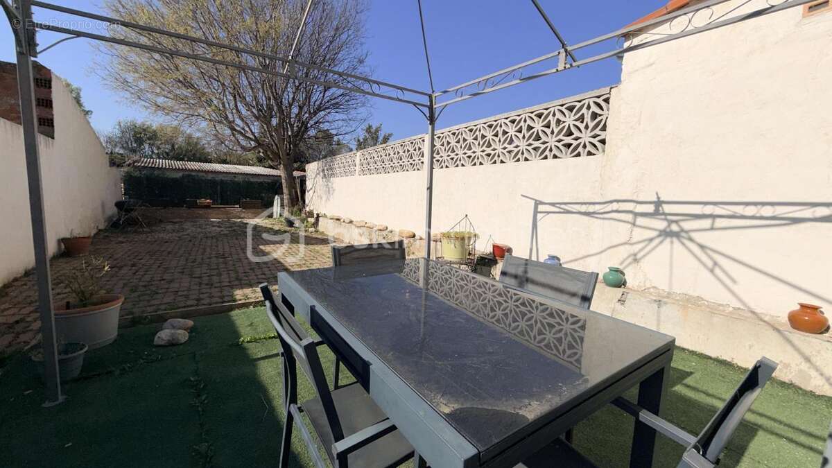 Maison à PEZILLA-LA-RIVIERE