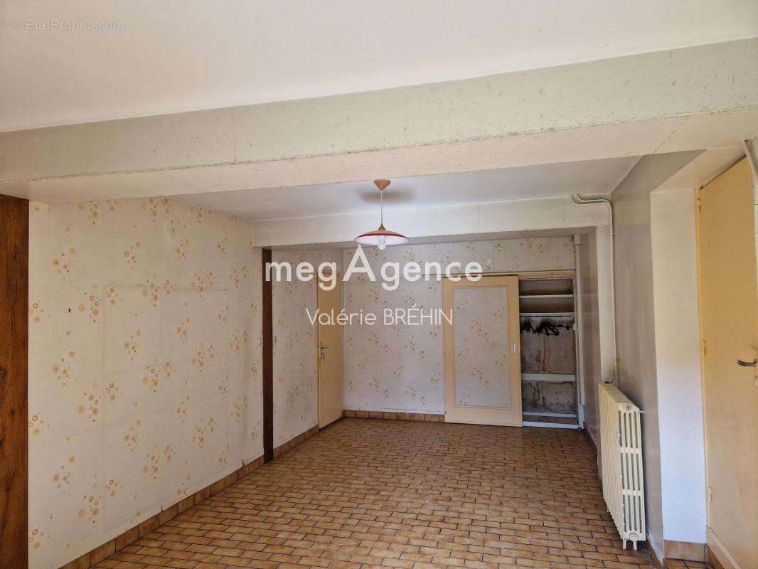 Maison de 107 M² environ à rénover proche des commerces. A 10mn de l'autoroute et 1H30 de Paris en train. - photo 3