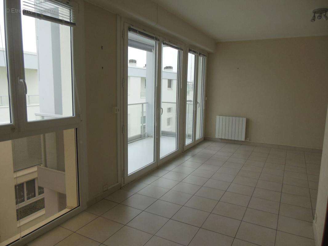 Marché central - 2 pièces 50 m2 - Balcon, Cave, Parking et Ascenseur - photo 4
