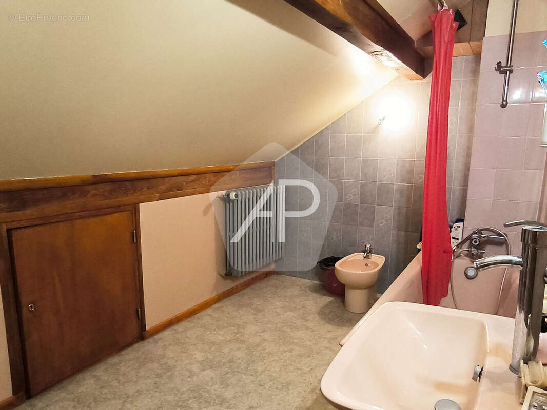 Maison à VILLAR-SAINT-PANCRACE