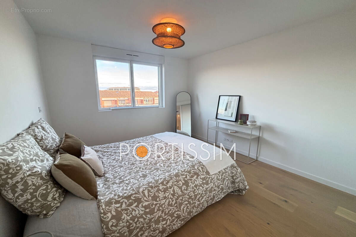 Appartement à SAINT-LAURENT-DU-VAR