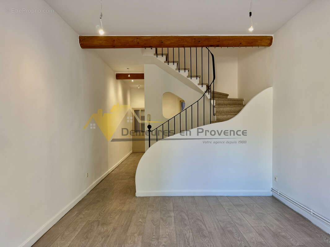 VAISON-LA-ROMAINE   Immeuble Idéal investisseur. - photo 2