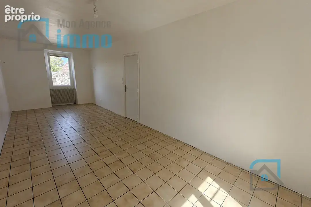 Mehun-Sur-Yèvre - Maison en pierres, 5 pièces, 2 chambres, grenier, jardin - photo 3