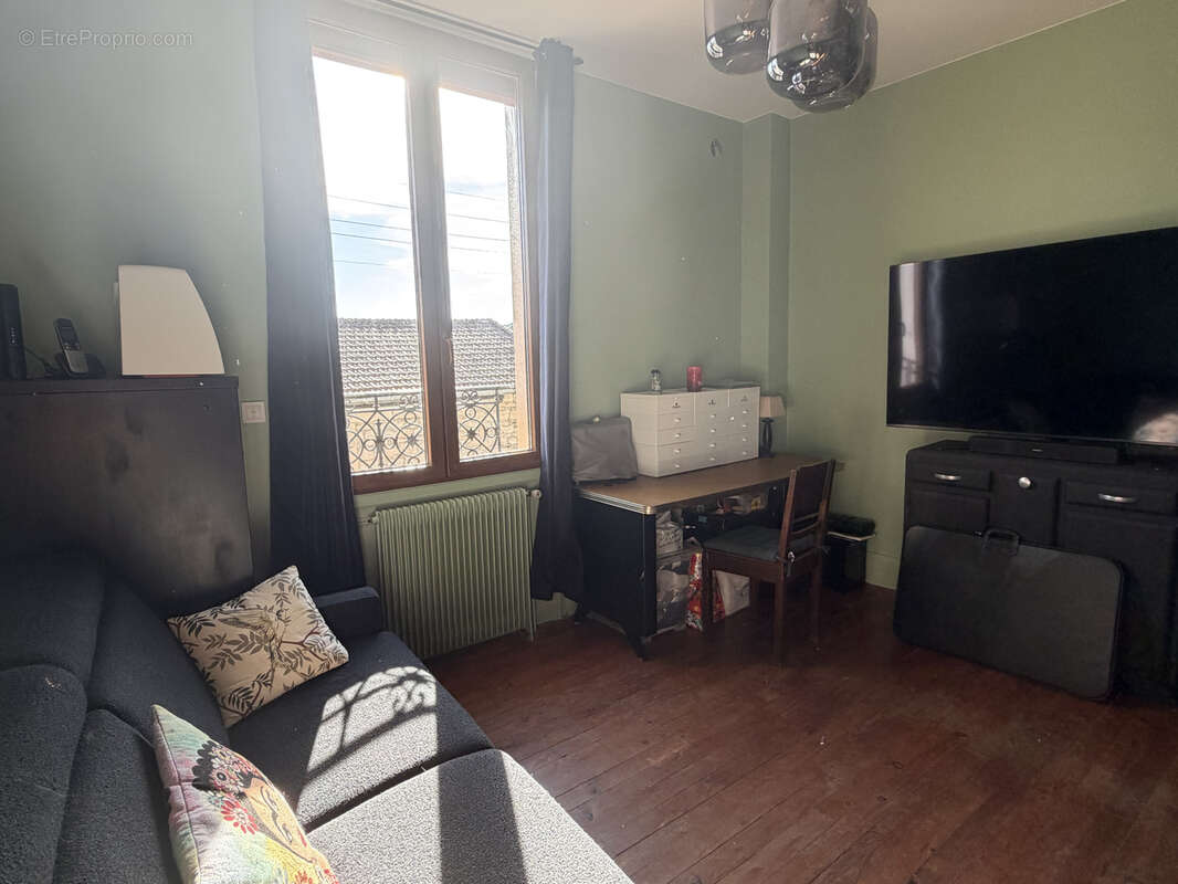 Maison familiale rénovée avec jardin - Le Chambon-Feugerolles - photo 24