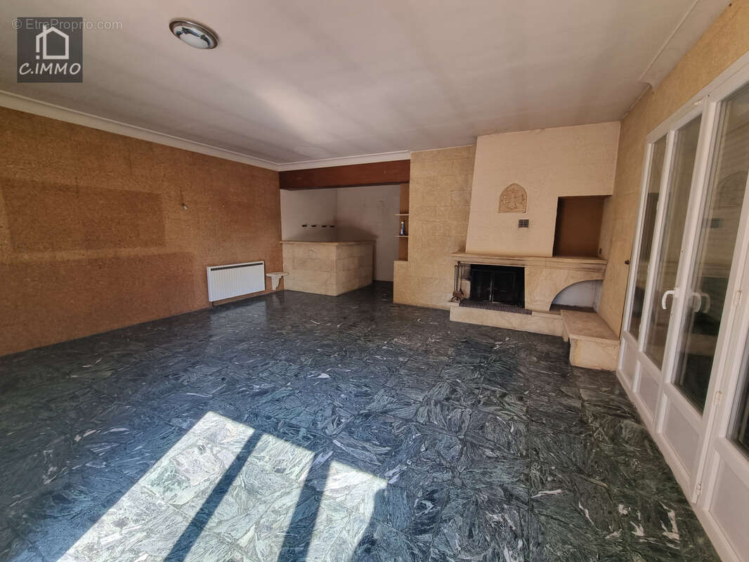 Grande maison traditionnelle de 125 m2 de type 4 avec terrasse de 73 m2 et garage de 124 m2 sur parcelle de 84 - photo 6