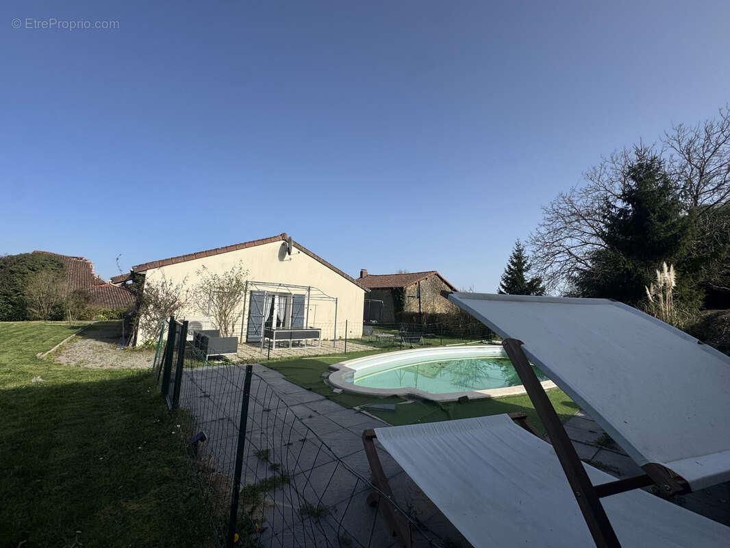 Maison à SAINT-MARTIN-DE-JUSSAC