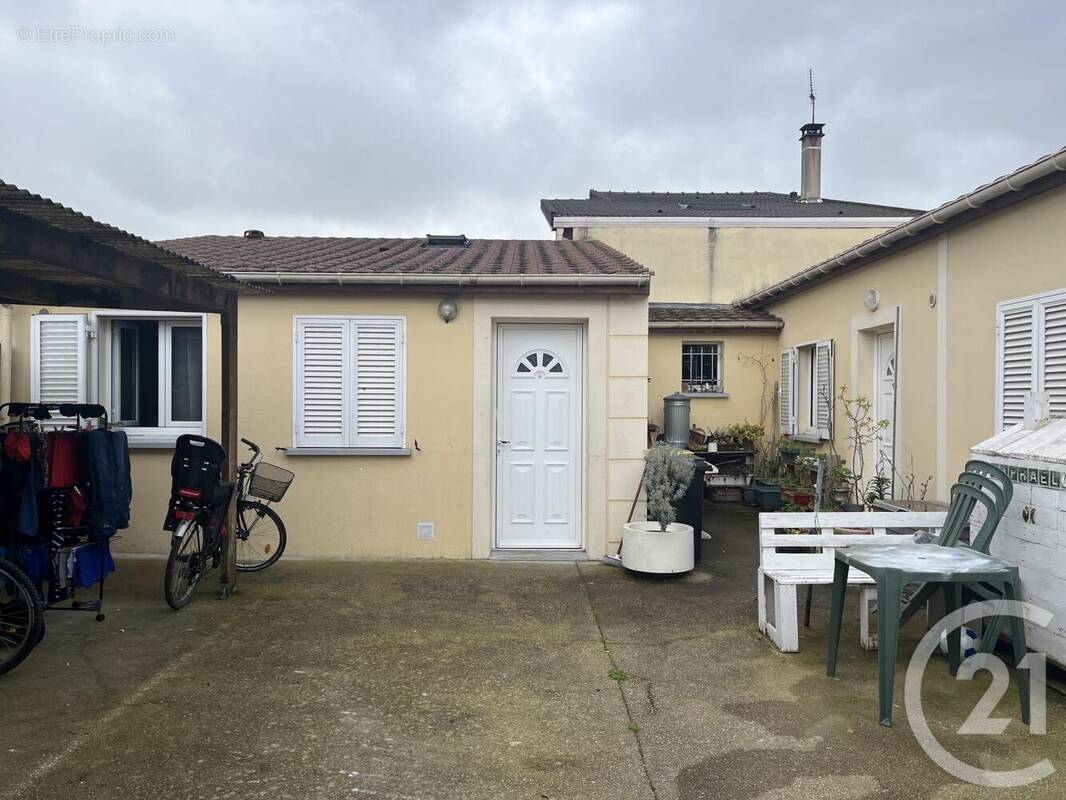 Appartement à SAINT-MAUR-DES-FOSSES