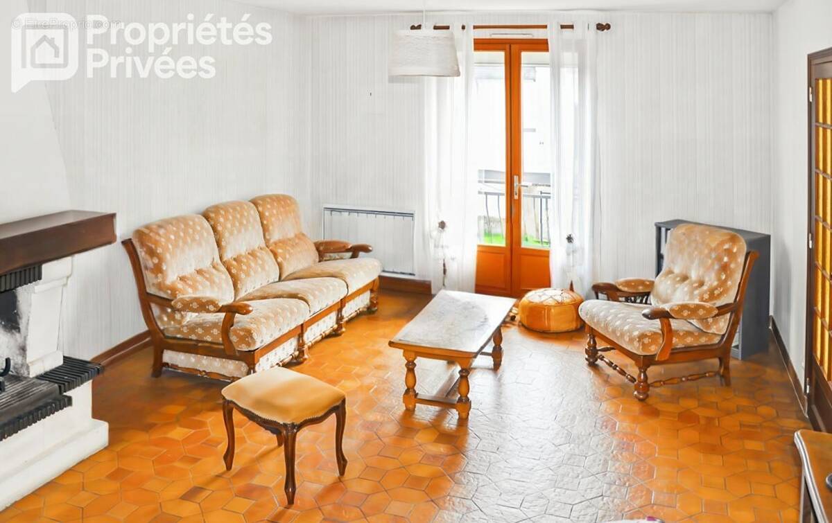 Maison à COSSE-LE-VIVIEN