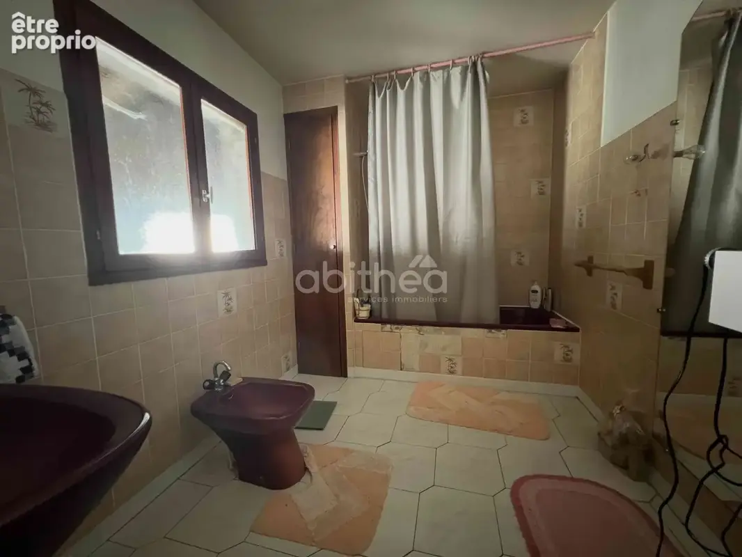 Maison de bourg avec grange attenante  - photo 12