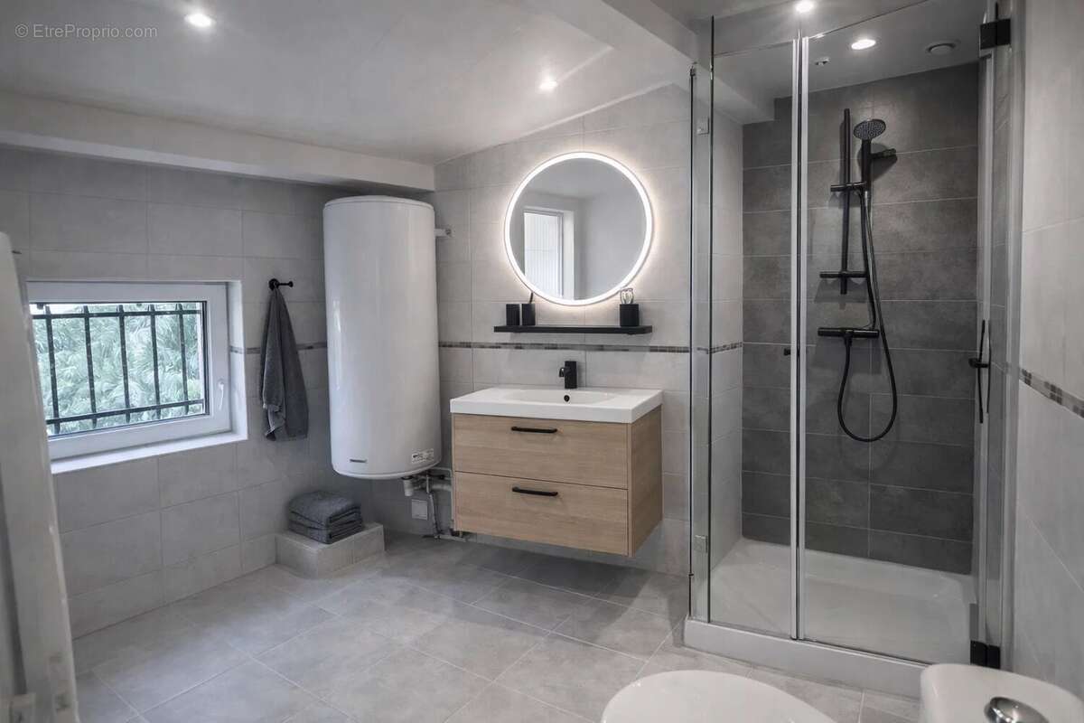 Appartement à TOURVES