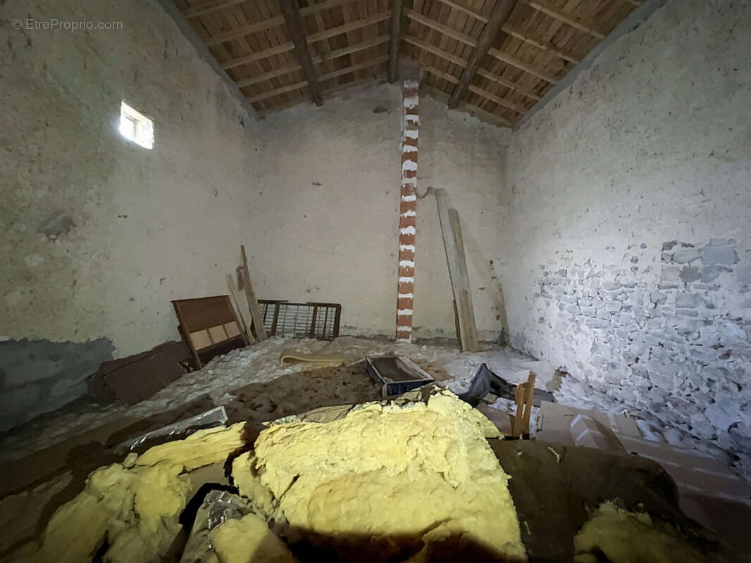 30MN CLERMONT SUD - Maison avec dépendances et terrain - photo 13