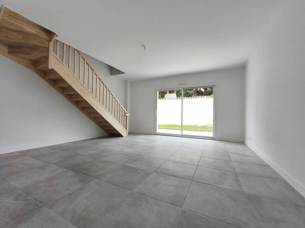 Maison à PUSIGNAN