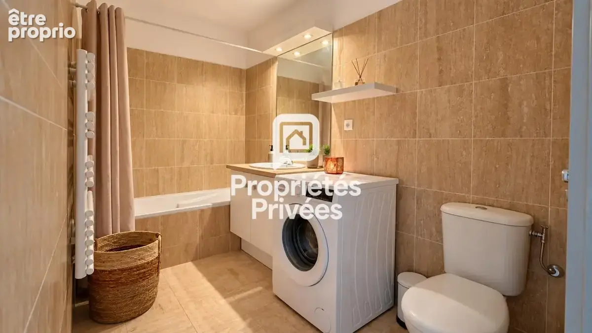 Hyères Port - T4 de 91 m2 avec terrasse, vue mer, piscine et garage - photo 14