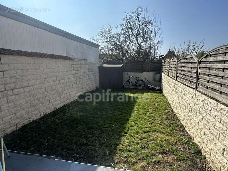 Maison à NEUVILLE-EN-FERRAIN