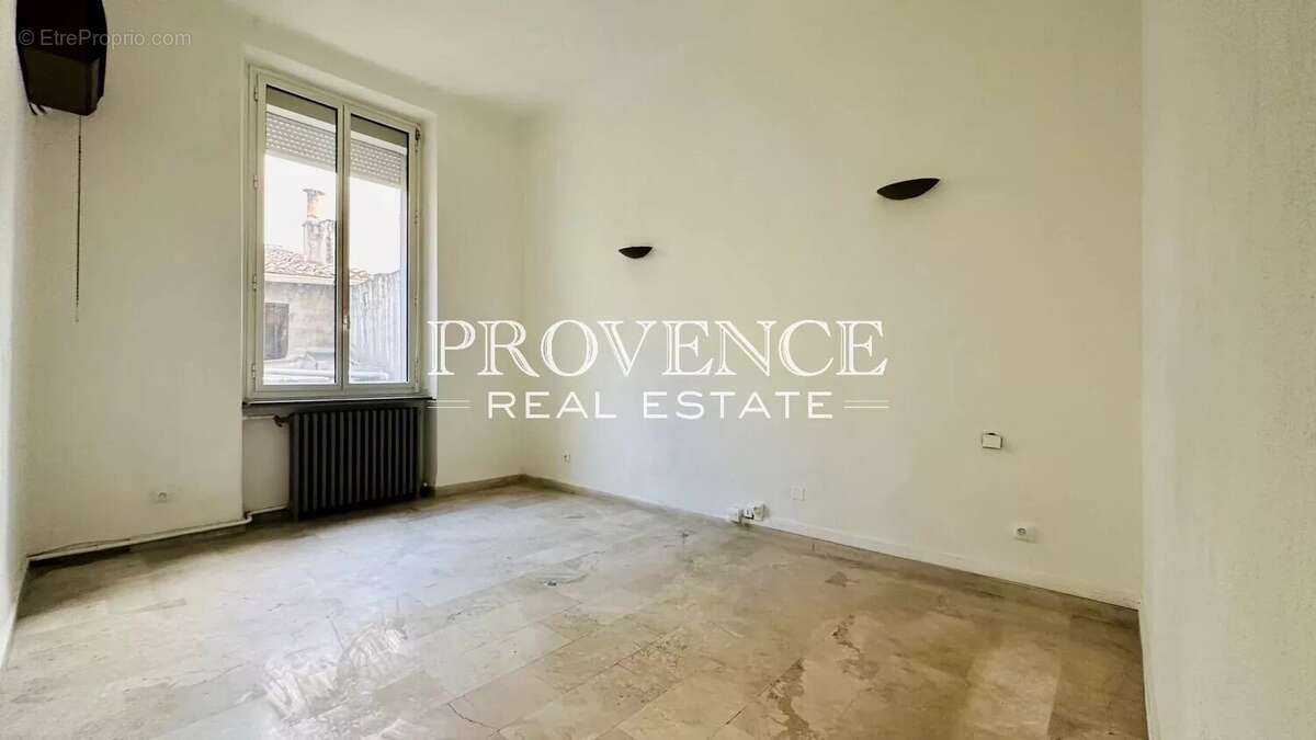 Commerce à MARSEILLE-6E