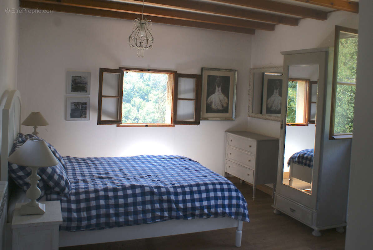A VOIR. Belle maison en pierre de 4 chambres avec dépendances et vues sur terrain d'environ 2811m2 - photo 13