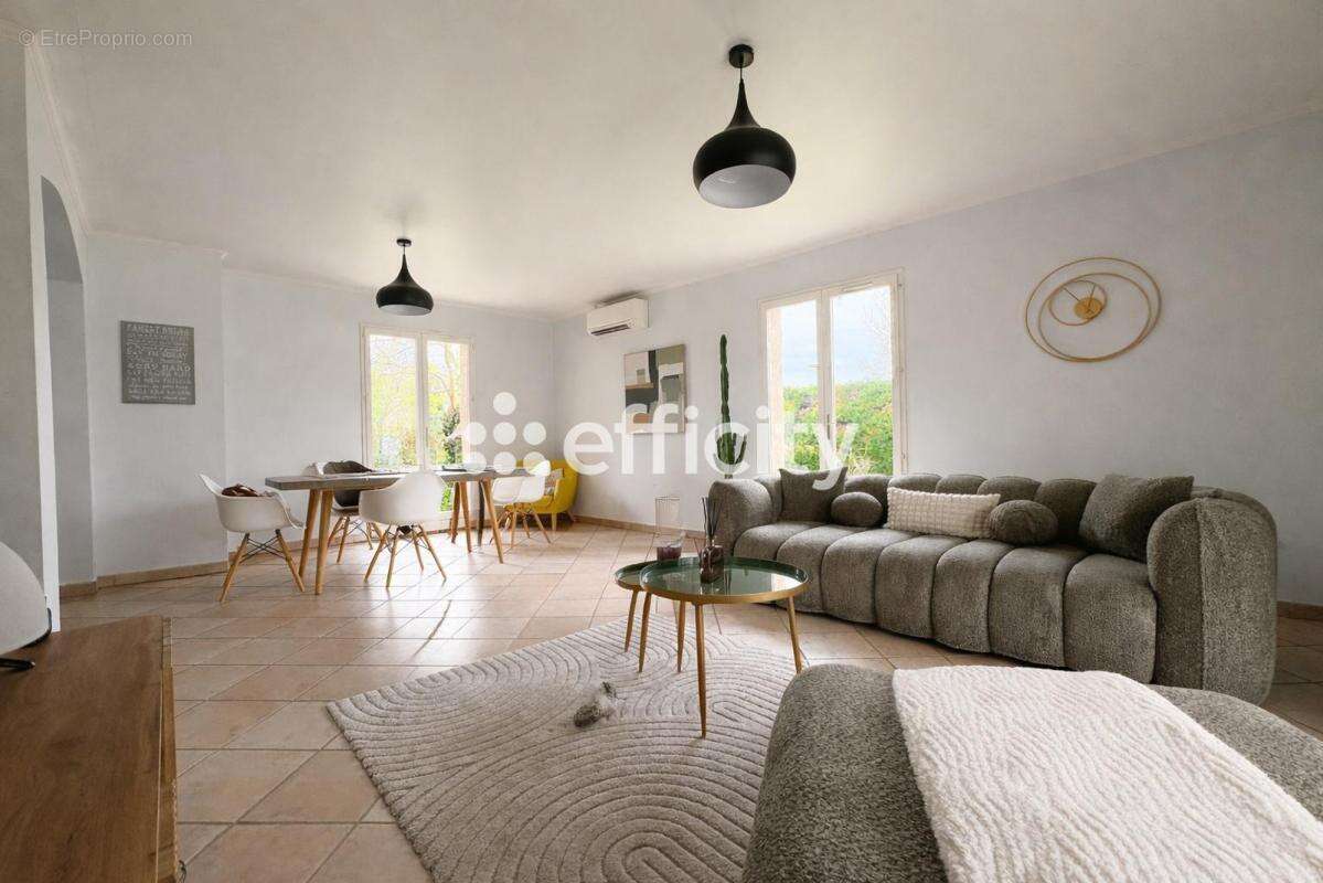 Maison à LA SALVETAT-SAINT-GILLES