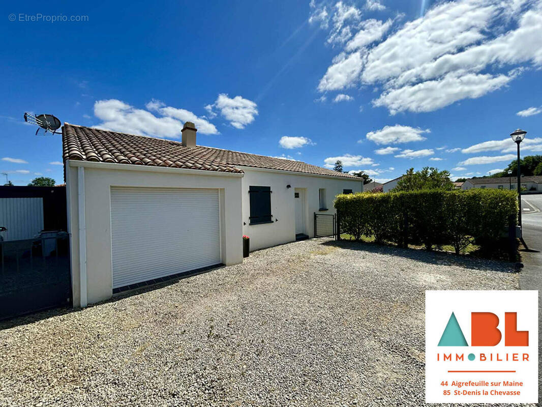 Maison à SAINT-DENIS-LA-CHEVASSE