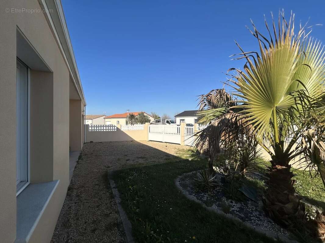 Maison à NEUVILLE-DE-POITOU