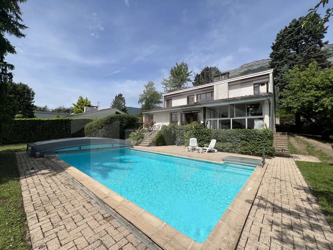 Maison à MEYLAN