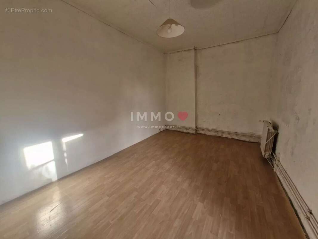 Maison à CROIX-CHAPEAU