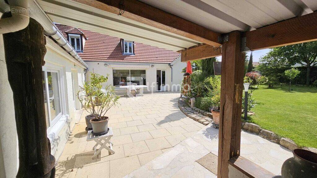 Maison à MONTAGNY-SAINTE-FELICITE