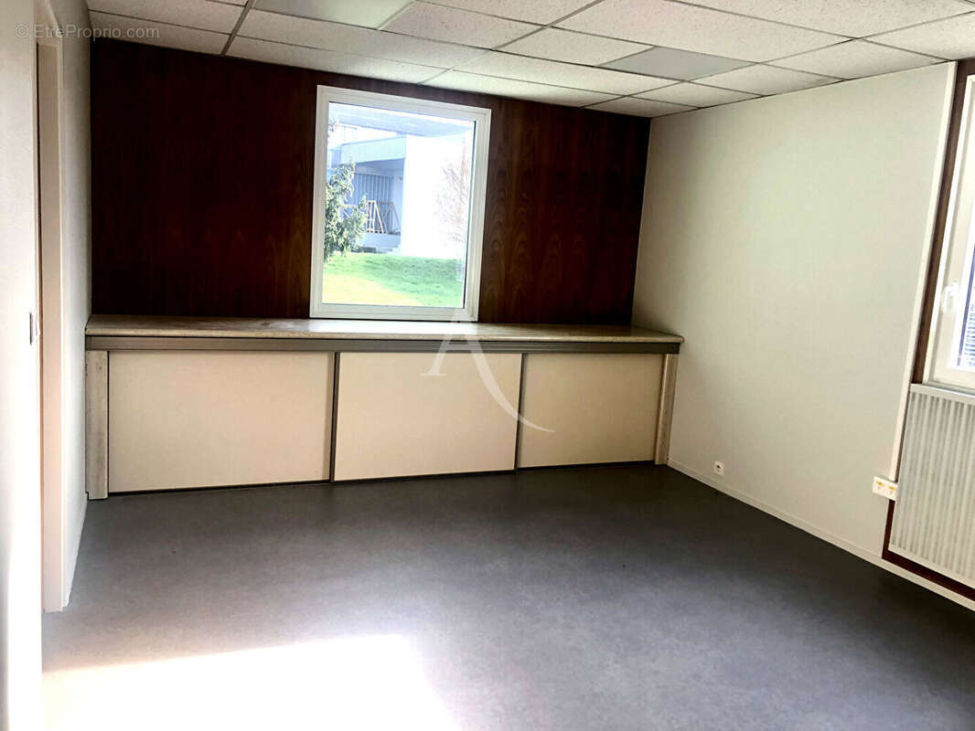 Commerce à MONTAIGU