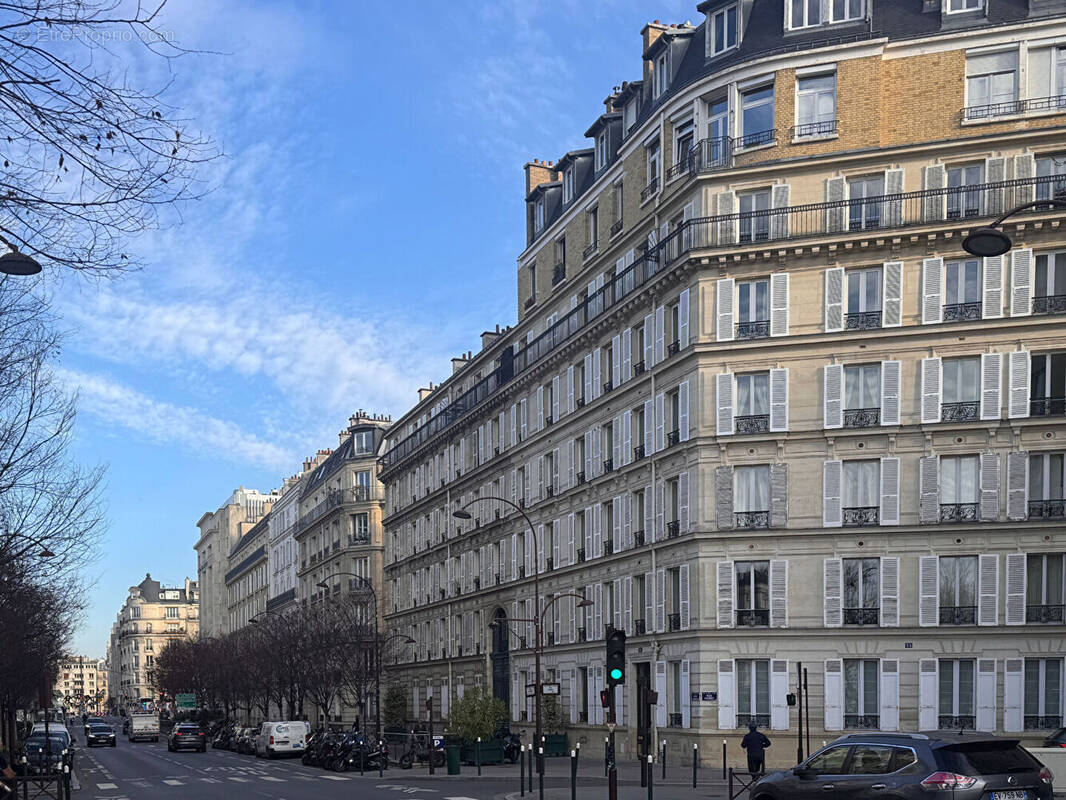 Appartement à NEUILLY-SUR-SEINE