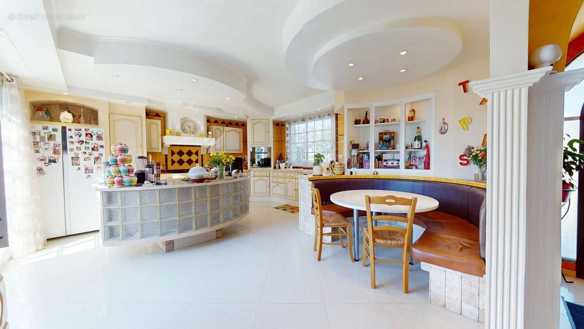 Maison 255 m² à Courtry  - photo 7