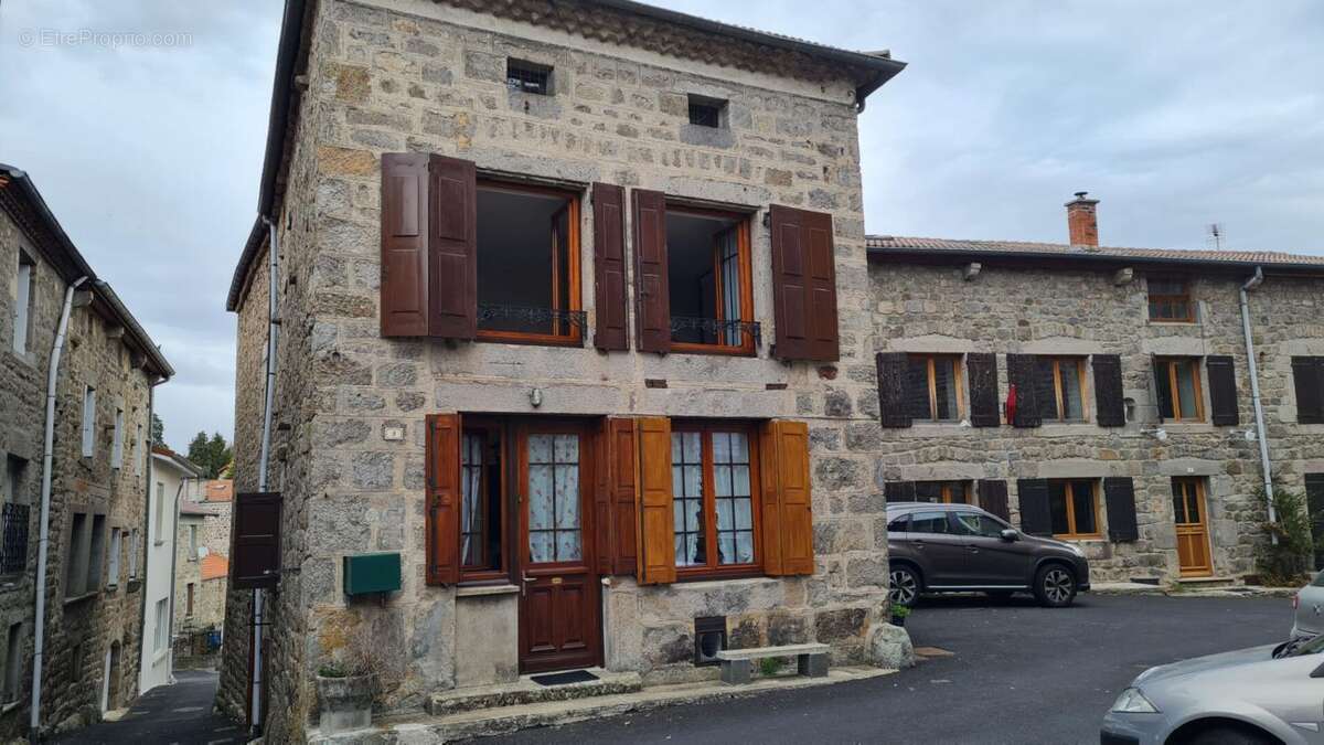 Saint Romain Lachalm 43620 Centre bourg Maison de village en pierre à rénover 61m² habitables - photo 11