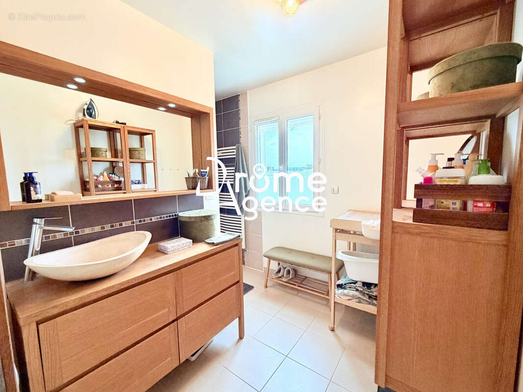 Maison 93 m² à Valence  - photo 6
