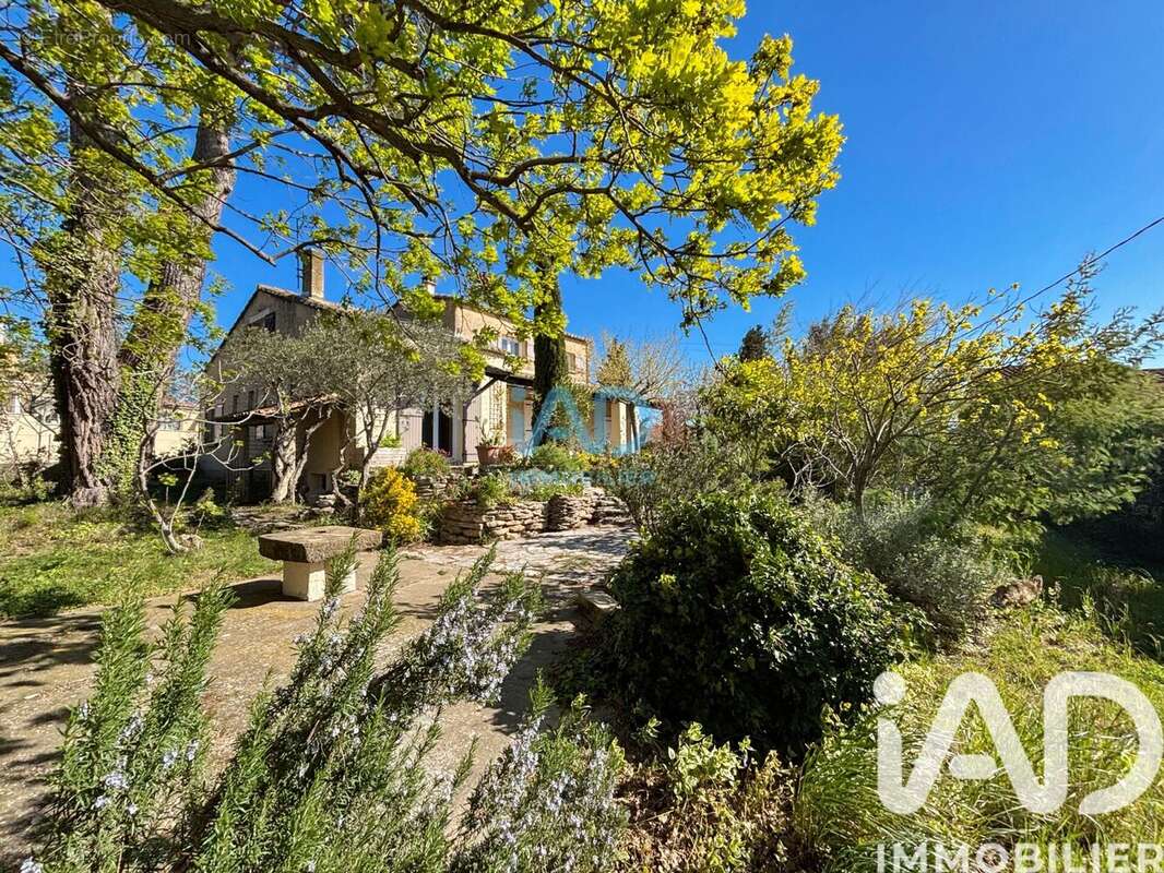 Photo 2 - Maison à SORGUES