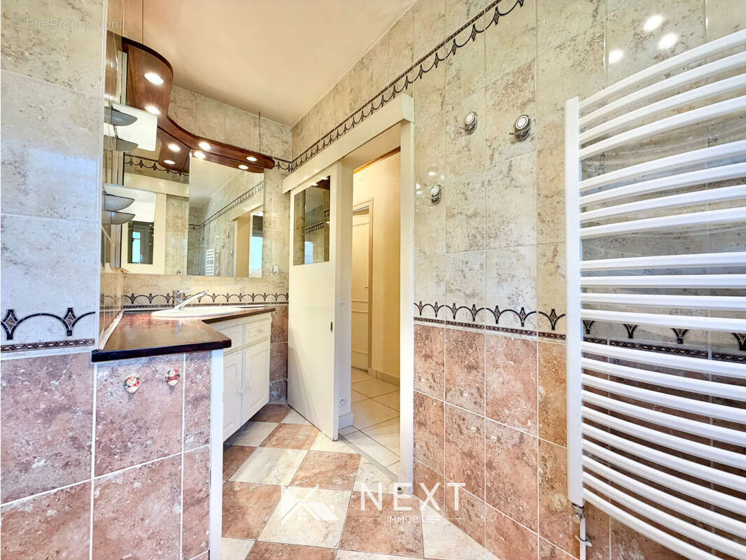CLAIX   Maison de 103 m2, 4 chambres, jardin arboré et terrasse - photo 11