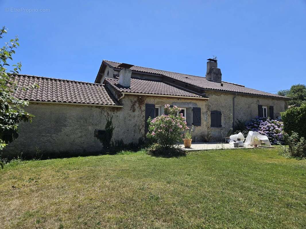 Maison à MAUMUSSON-LAGUIAN
