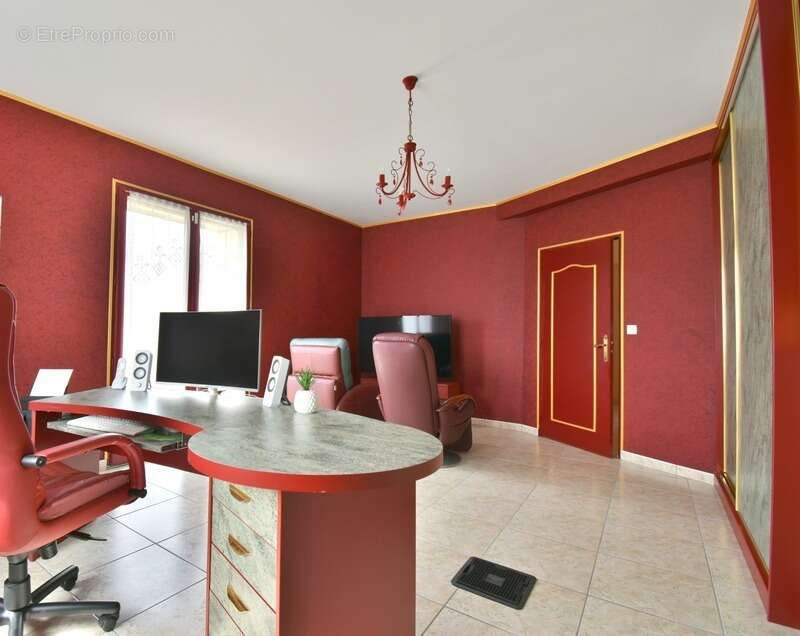 Dpt Mayenne (53), à vendre à 15 km de LAVAL  Maison de caractère de 240 m² en granit avec parc paysager - photo 11