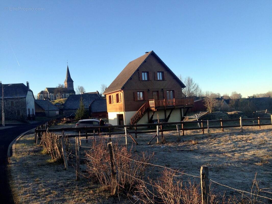 Maison à SAINT-GENES-CHAMPESPE