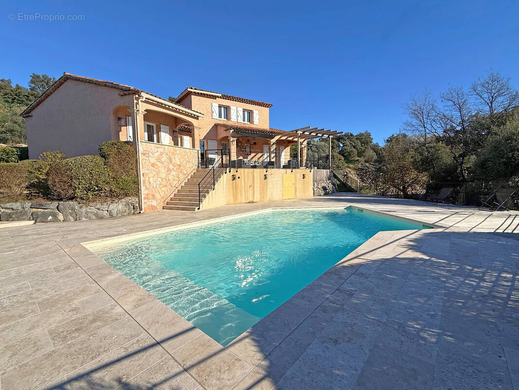 Maison à PLAN-DE-LA-TOUR