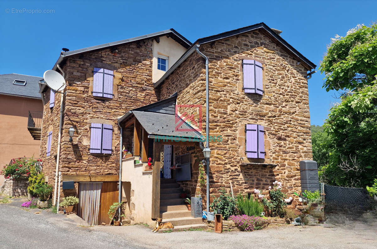 Maison à LAVAL-ROQUECEZIERE