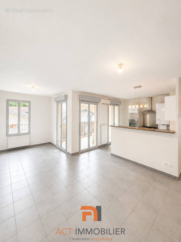 Appartement à L'ARBRESLE