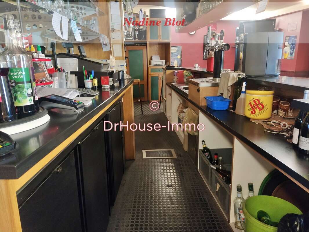 Commerce à SAINT-MARTIN-DES-TILLEULS