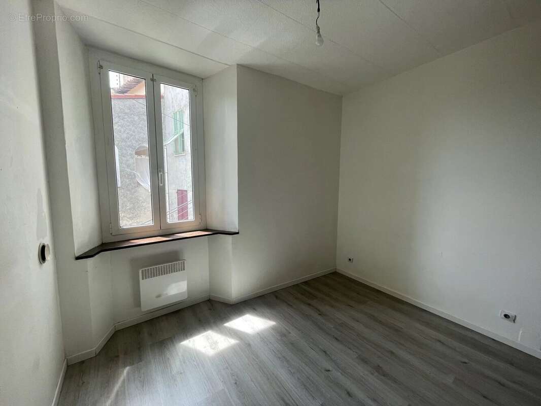 Appartement à CONTES